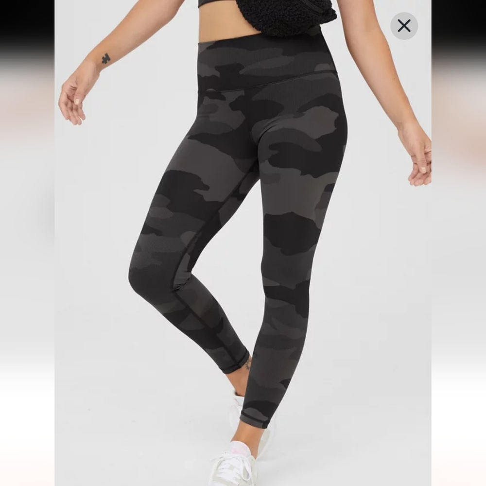 Aerie Camo Chill Play Move Leggings Black And Grey Size Small 26" Inseam